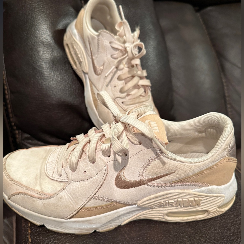 Nike Air Max Rose Gold/Cream  Sneakers Women’s Size 9  Gently Used